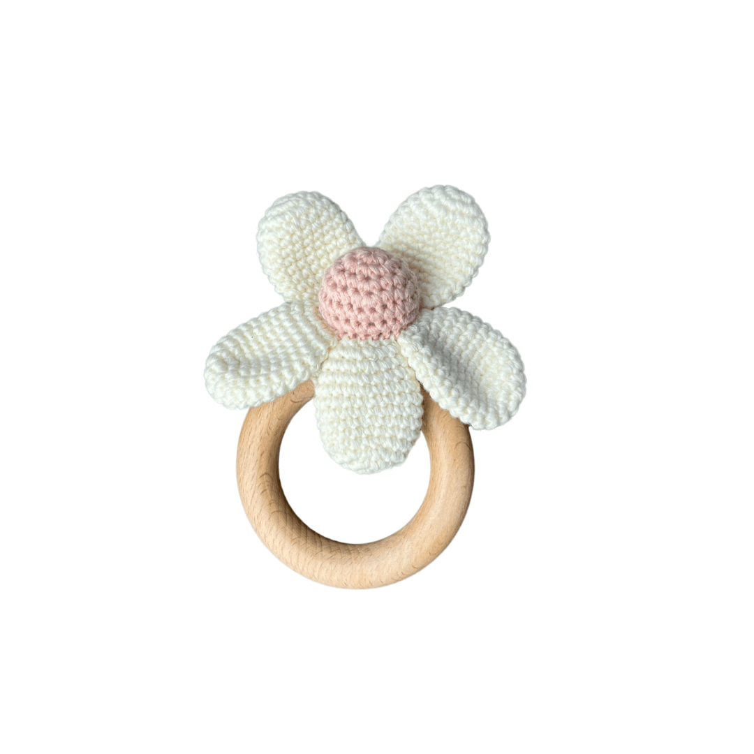Hochet bois et crochet - Marguerite rose